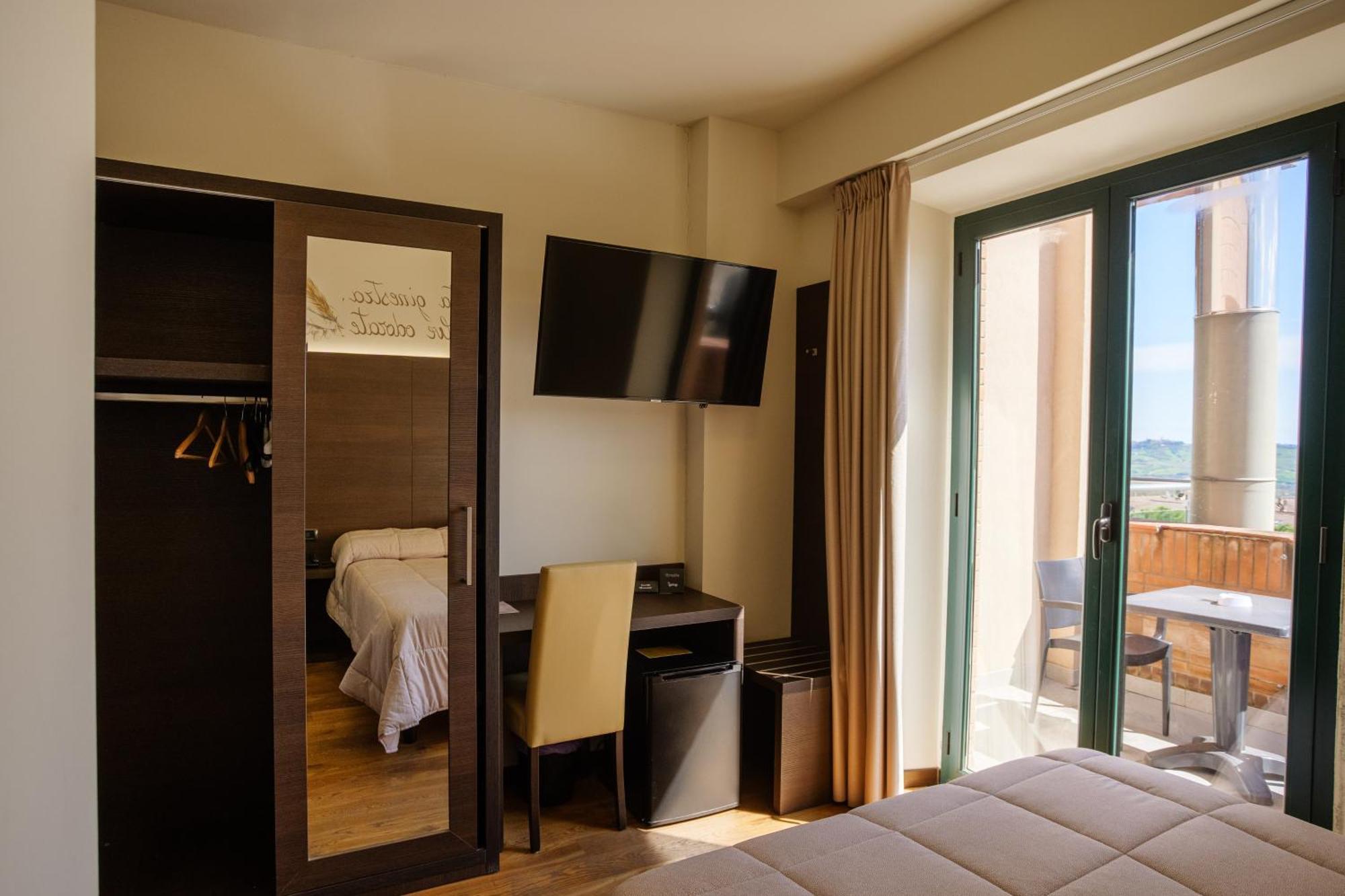 Hotel Ristorante Da Tonino Recanati Exteriér fotografie
